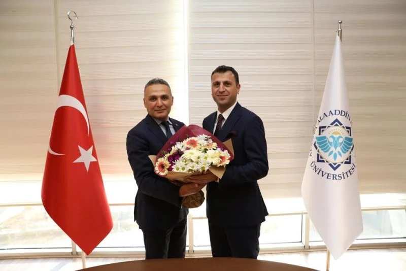 ALKÜ Genel Sekreteri Kartal, görevi Özyürek’e devretti
