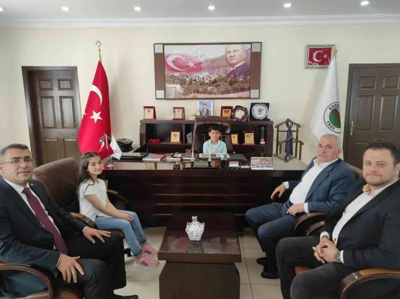 Sason’da yöneticiler koltuklarını öğrenciler bıraktı
