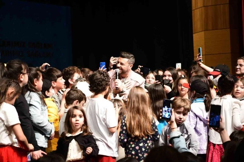 Minikler Burak Kut ile coştu
