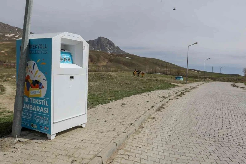 İpekyolu Belediyesinden “Giyilmeyen Kıyafetler Kumbaraya” projesi
