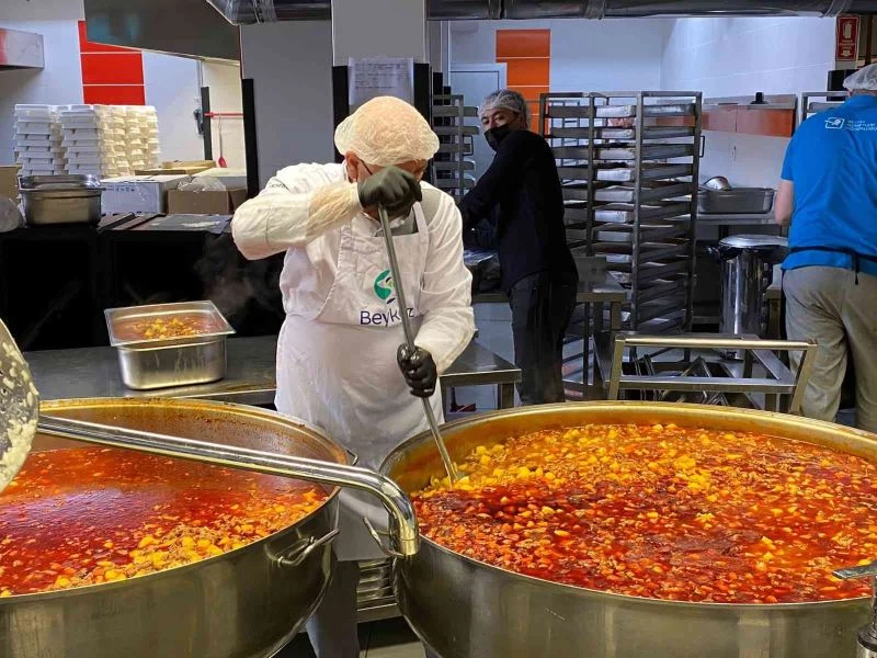 Beykoz’da iftariyelikler Beykozluların kapısına kadar ulaştırılıyor
