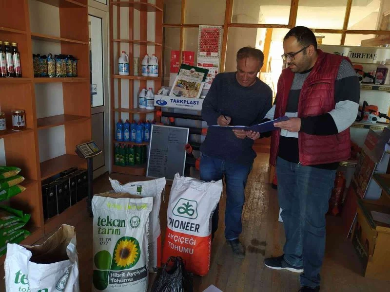 Kızılören’de çiftçilere ücretsiz yağlık ayçiçeği tohumu hibe edildi
