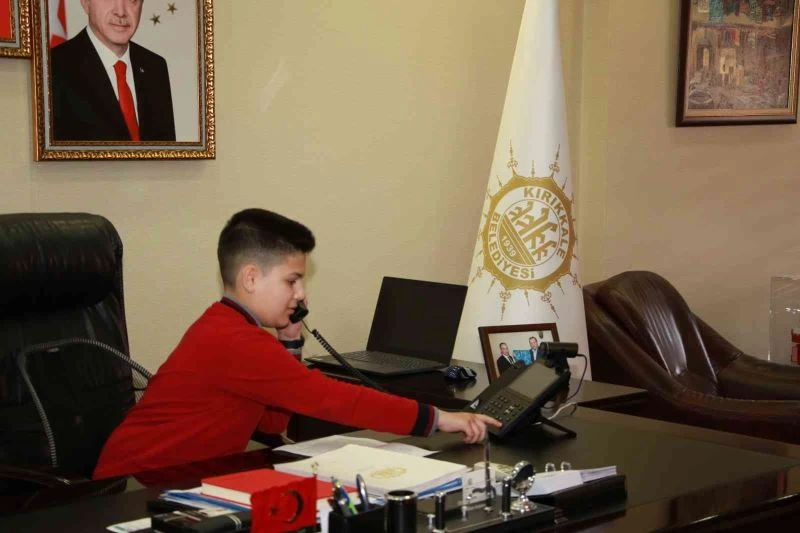 Başkan Saygılı, koltuğunu 6. sınıf öğrencisine devretti
