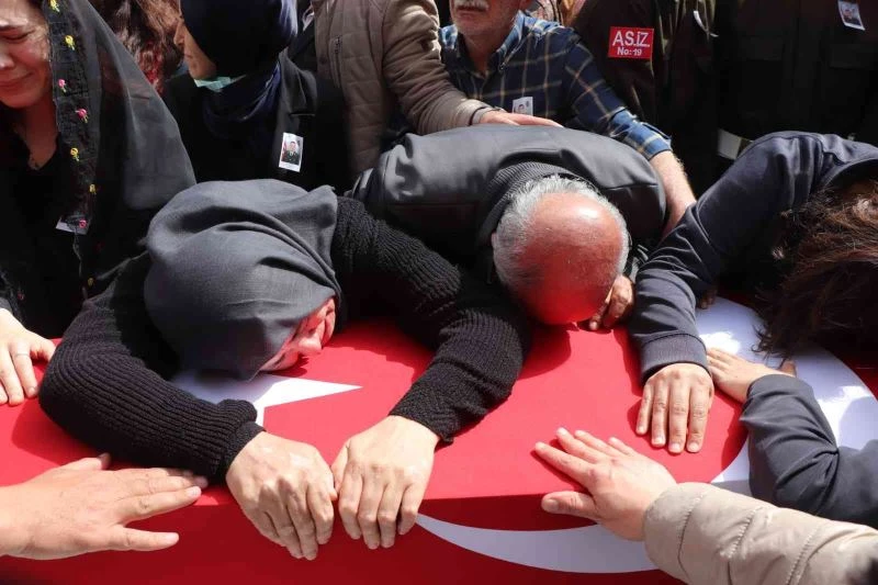 Şehit Teğmen Bekir Can Kerek’i son yolculuğuna binlerce hemşehrisi uğurladı
