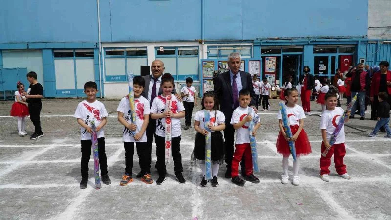 Kandilli’de Başkan Aydın çocukları sevindirdi
