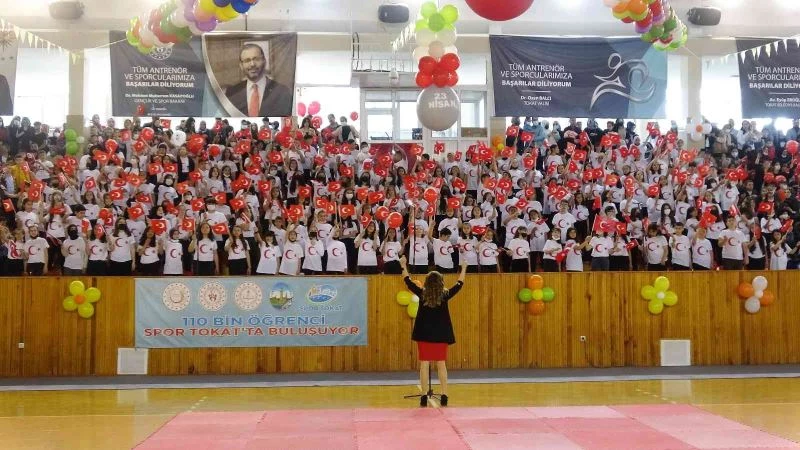 23 Nisan’da 200 öğrenciden oluşan koro alkış topladı

