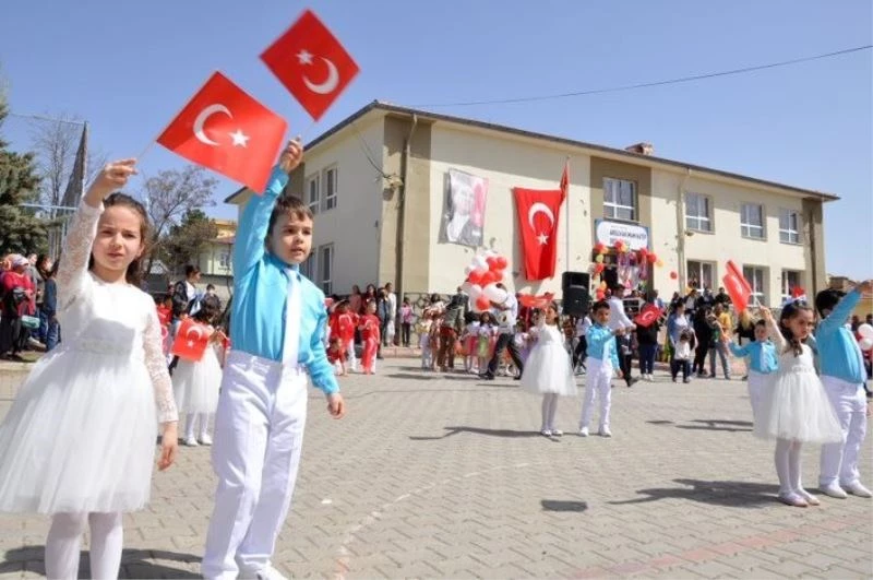 23 Nisan Arguvan’da kutlandı
