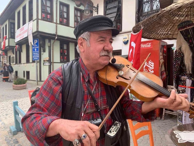 23 Nisan’ı Atatürk’ün sevdiği şarkılarla kutladı
