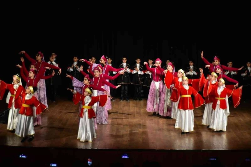 Sahnenin sahibi Esenyurtlu çocuklar oldu
