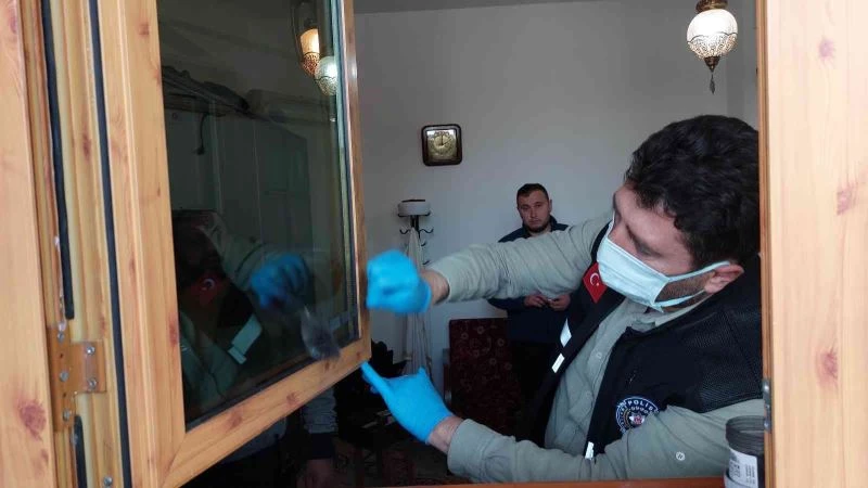 Hırsız camiden toplanan yardım parasını çaldı
