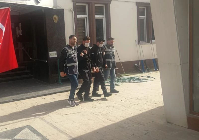 İnşaatlardan demir çalıyorlardı, bu kez suçüstü yakalandılar
