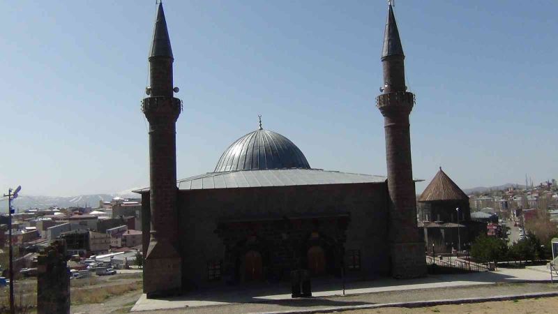 Ulu Cami’de Ermeniler 285 Türk’ü diri diri yaktı
