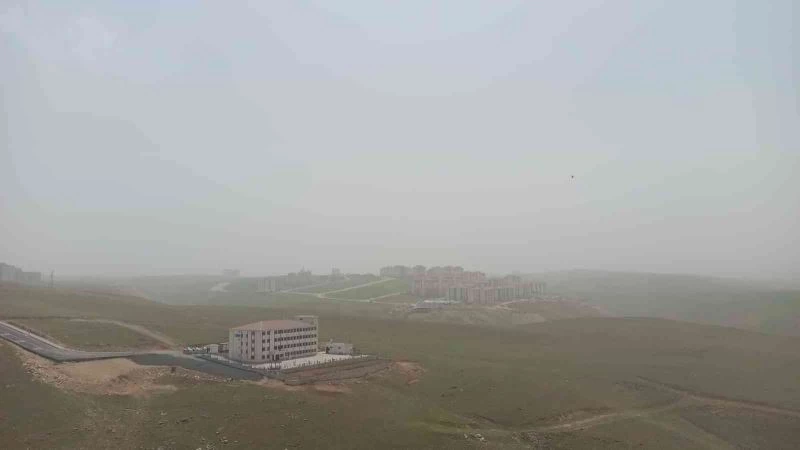 Toz taşınımı nedeniyle Ankara-Siirt seferlerini yapan uçak Batman’a indi
