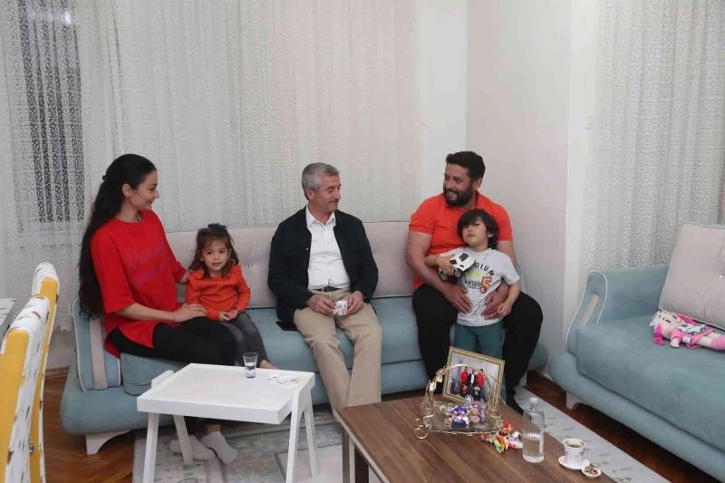 Tahmazoğlu’ndan çat kapı ziyaretler
