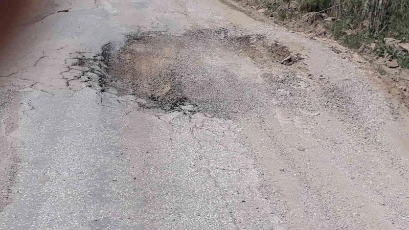 Milas Dörttepe Mahallesi sakinleri bozuk yollardan dertli
