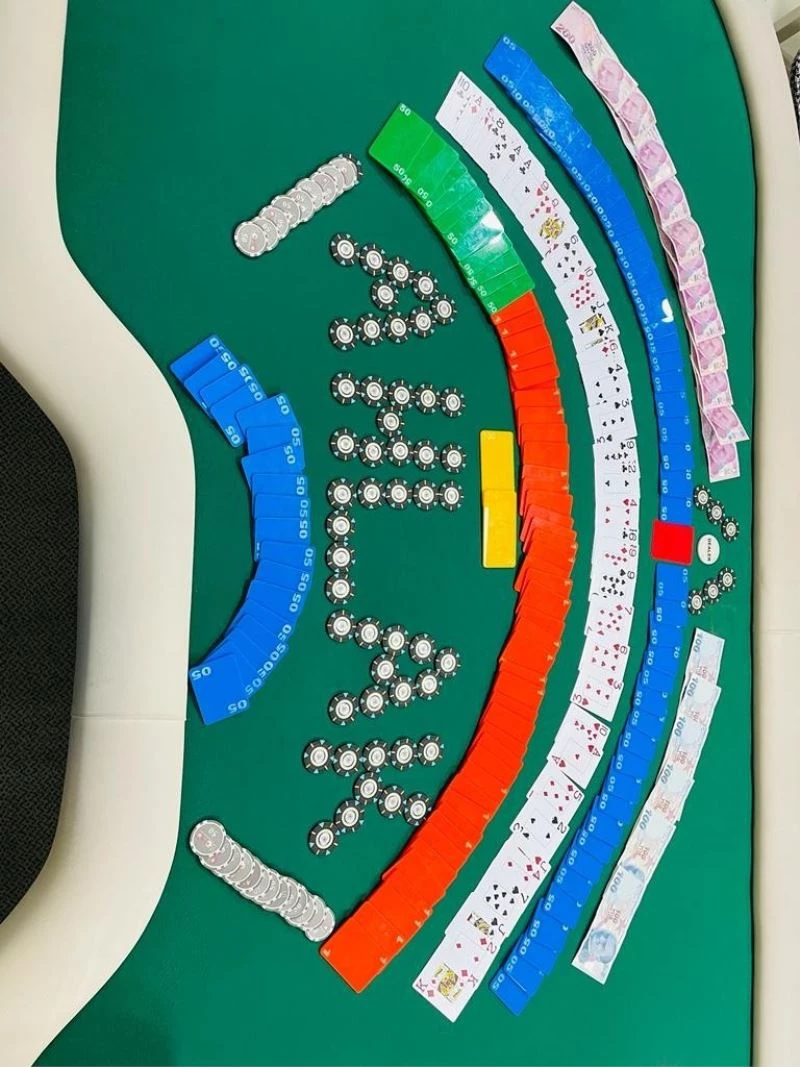 Polis kumar oynatılan iş yerine ‘vinçle’ girdi
