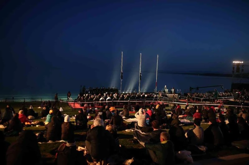 Anzaklar ‘şafak ayini’ ile atalarını andı
