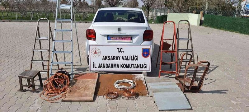 Aracının plakalarına “Evleniyoruz, Mutluyuz