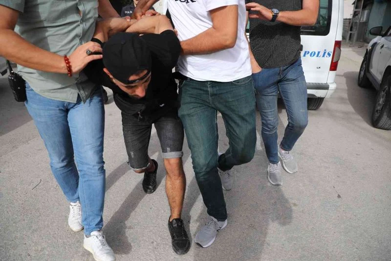 Tornavida ile taksi gasp eden zanlı polisten kaçamadı
