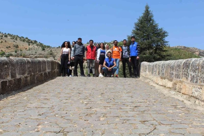 Üniversite öğrencileri Çemişgezek ilçesini gezdi
