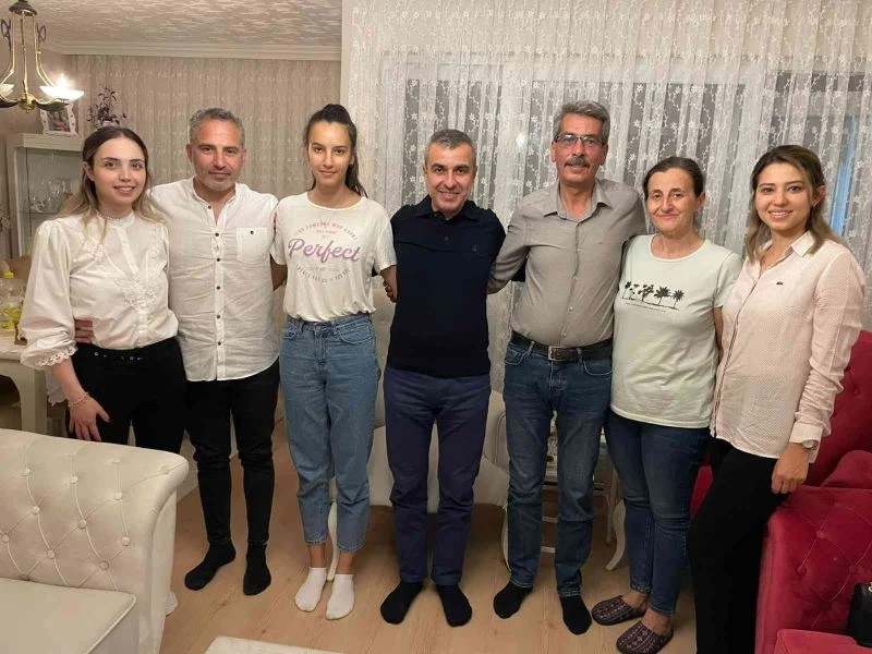 Kaymakam Atasoy, Özgü ailesinin sofrasında iftarını açtı
