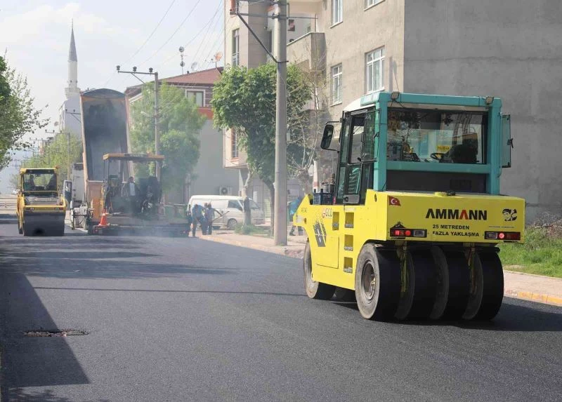 Atatürk Bulvarı’na asfalt serildi
