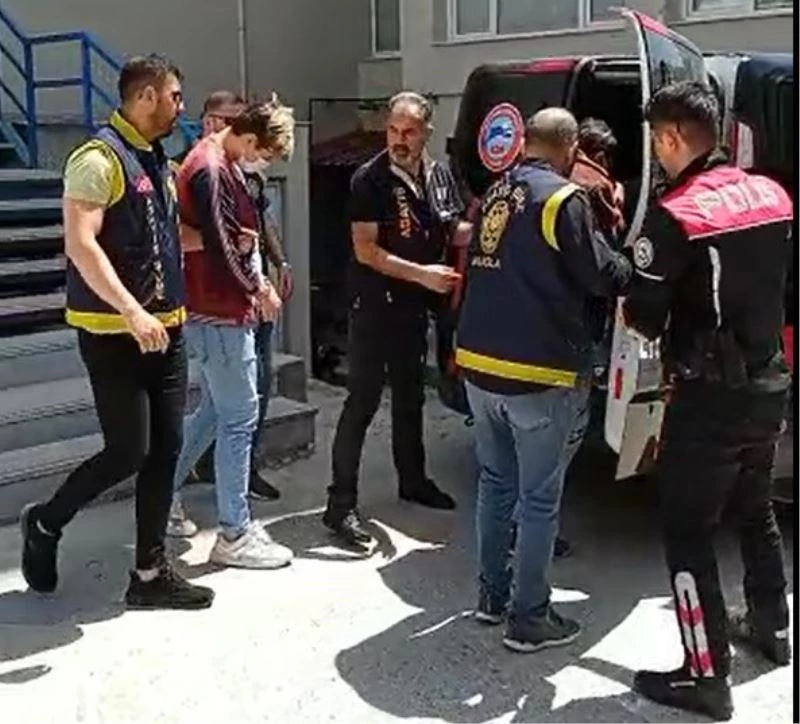 Polis ve savcıyım deyip, 678 bin lirasını aldılar
