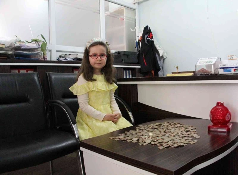 Siirt’te 6 yaşındaki öğrenci kumbarasını yetim çocuklar için açtı
