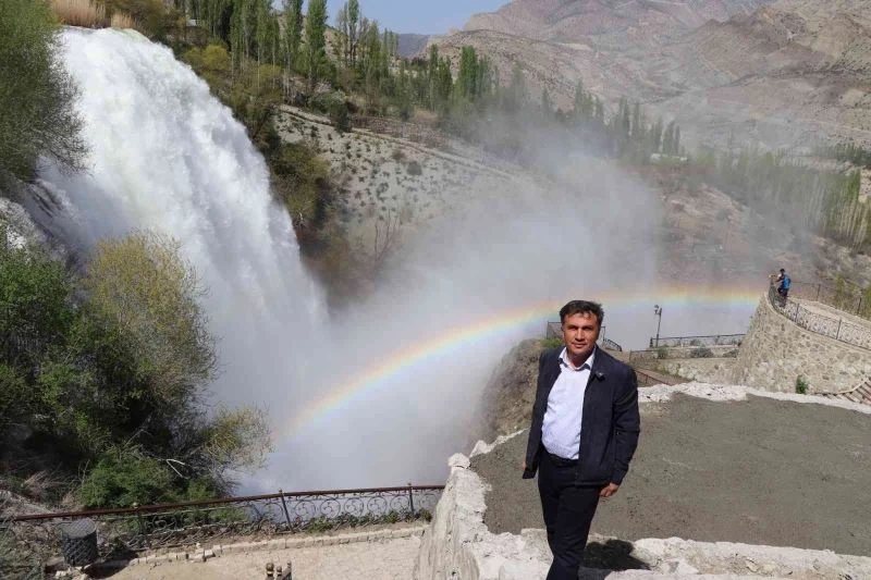 Tortum Şelalesi’nde gökkuşağı
