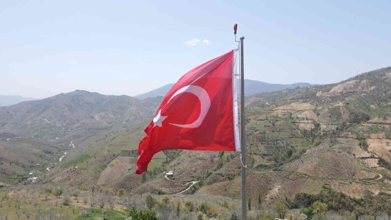 Nazilli’nin dört bir yanı dev Türk bayrakları ile donatılıyor
