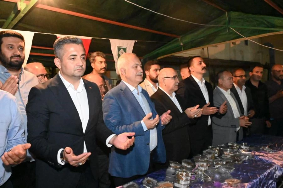 Başkan Kadir Kara, Vatandaşlara Helva İkram Etti