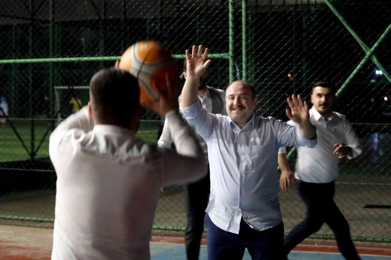 Bakan Varank Esenler’de gençlerin sorularını yanıtladı
