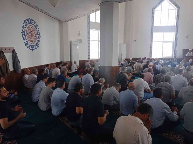 Kadirli’de Ahmet Yüksel Camii ibadete açıldı