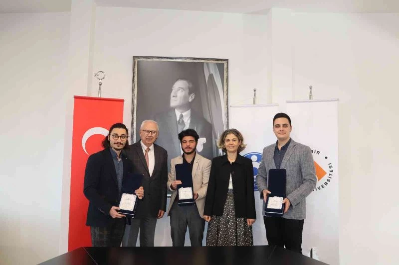 İEÜ’lü gençler Türkiye üçüncüsü
