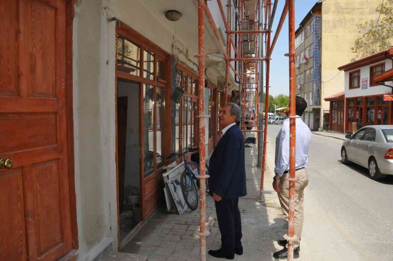 Akşehir İmaret Sokak’taki sokak sağlıklaştırma çalışmaları sürüyor

