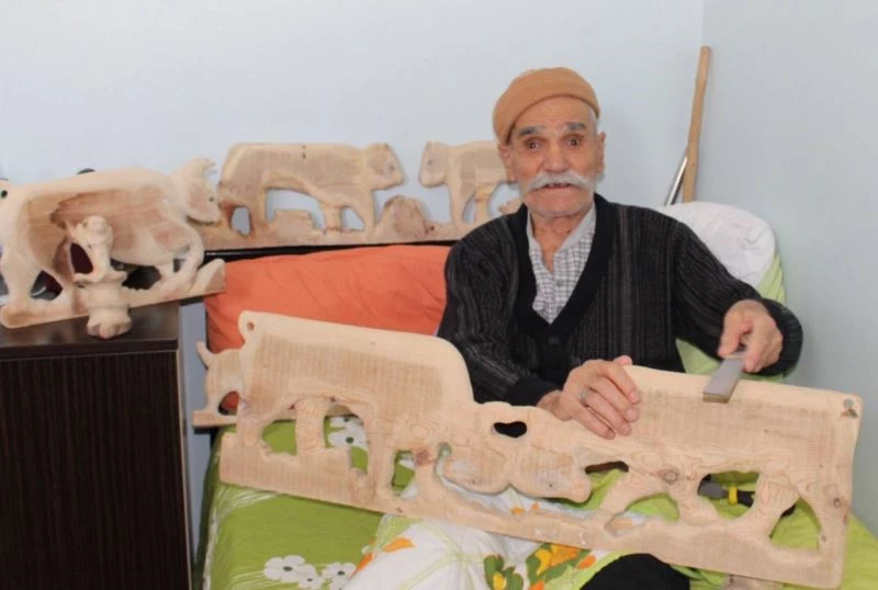 Ağlamaktan gözleri kör oldu, gözleri değil ama elleri görüyor!
