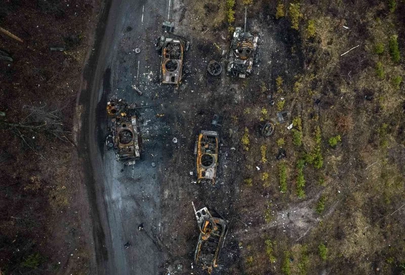 Irpin’de imha edilen Rus tankları görüntülendi
