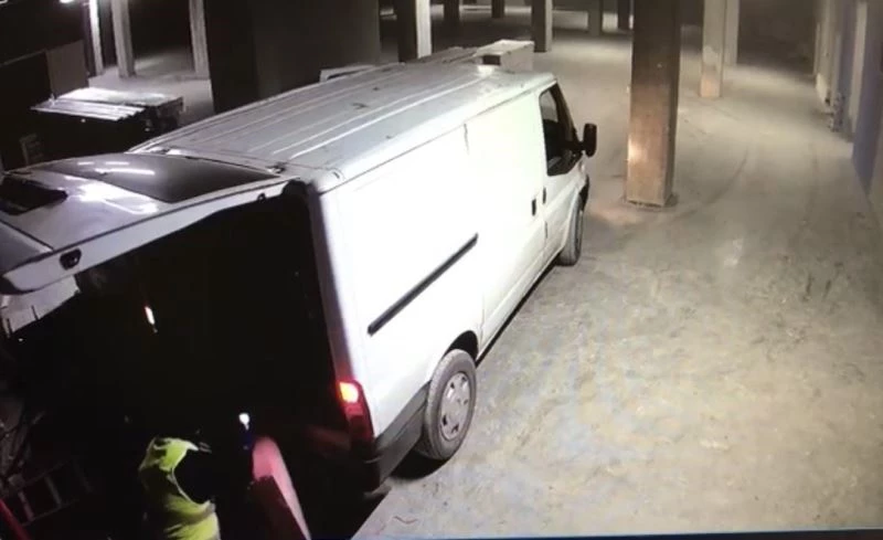 İstanbul’da şantiye soygunu kamerada: İnşaat alanından 200 bin liralık kablo çaldılar
