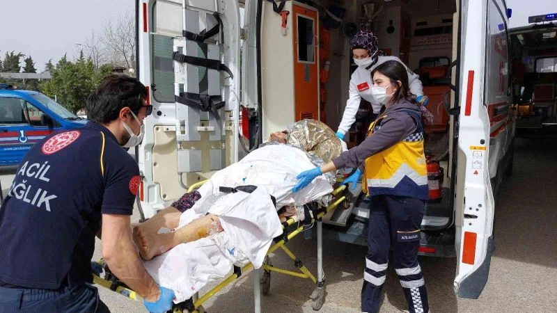 Yaşlı adam yaktığı ateşin içine düşerek ağır yaralandı
