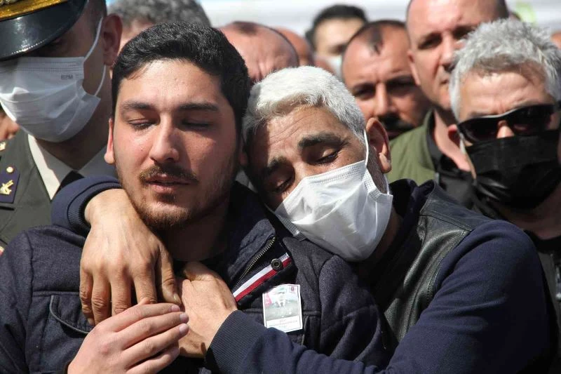 İzmir şehidini gözyaşlarıyla uğurladı
