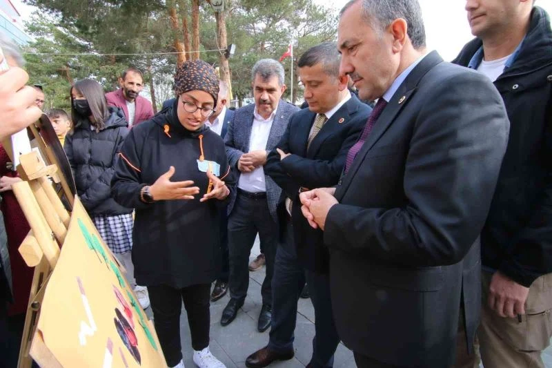 Öğrencilerden ‘Davranışsal Bağımlılıkla Mücadele’ sergisi
