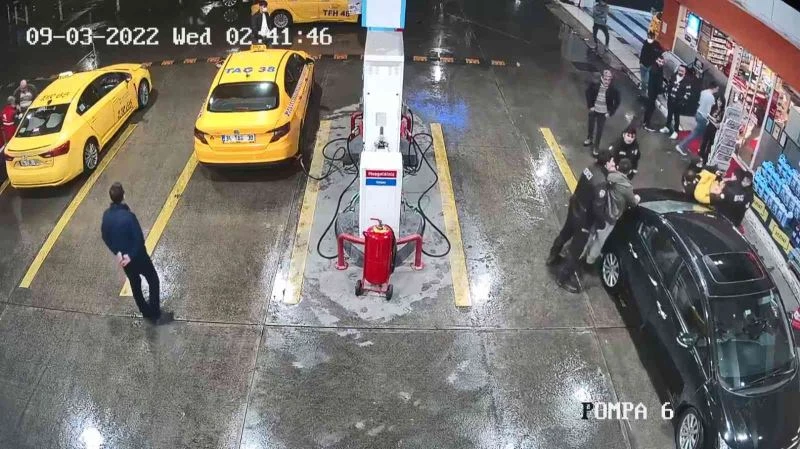 Üstlerini aratmamak için bekçilere direnince gözaltına alındılar
