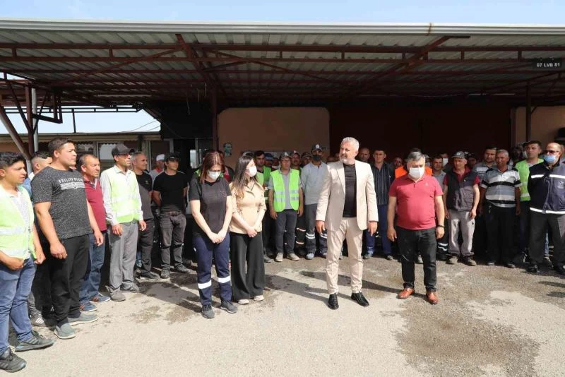 Başkan Sözen, çalışanlarıyla bayramlaştı
