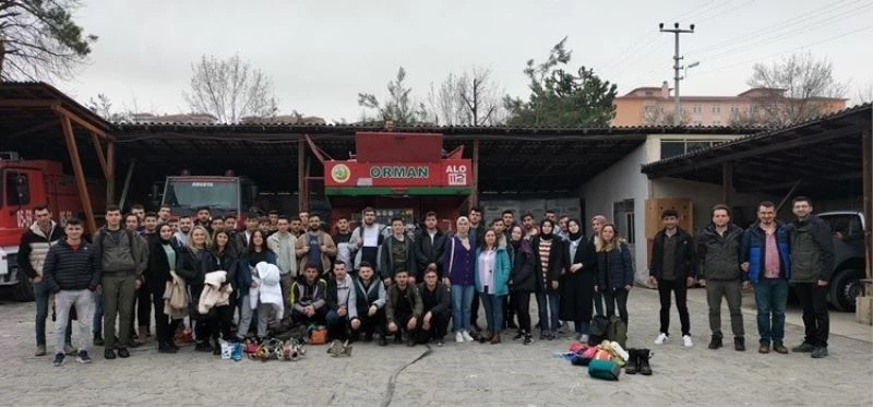 Ormancılık bölümü öğrencileri arazi tatbikatında
