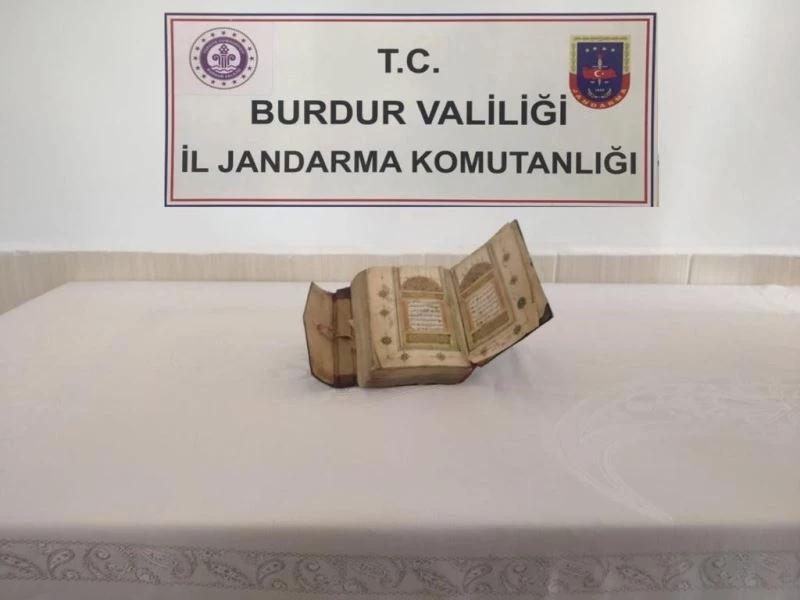 Burdur’da el yazması Kur’an-ı Kerim ele geçirildi

