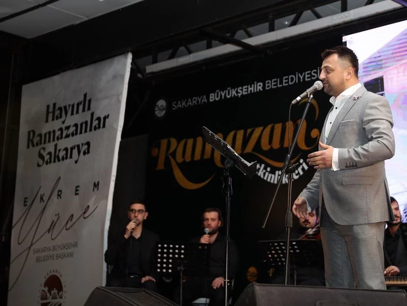 Tarık Genç sevenleriyle buluştu
