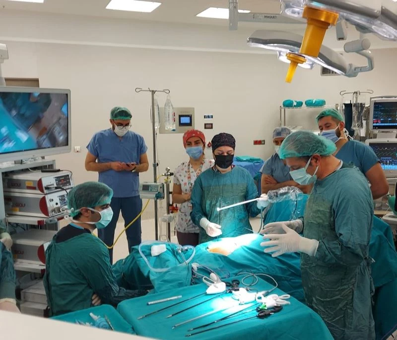 Hekimlere canlı ameliyat sunumu yapıldı
