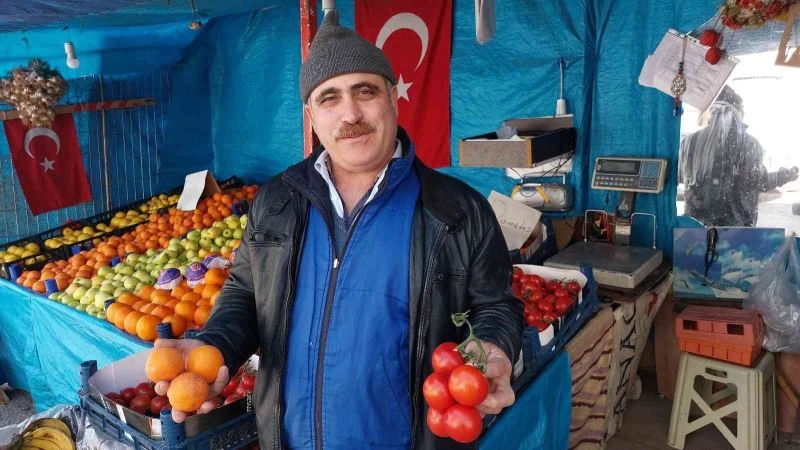 Domates ve portakalı çalınan manav hırsıza seslendi: 