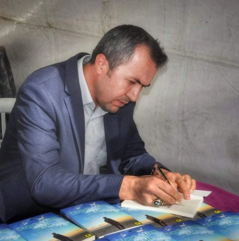 Halk şairi ömür gürbüz okuyucularıyla bir araya geldi