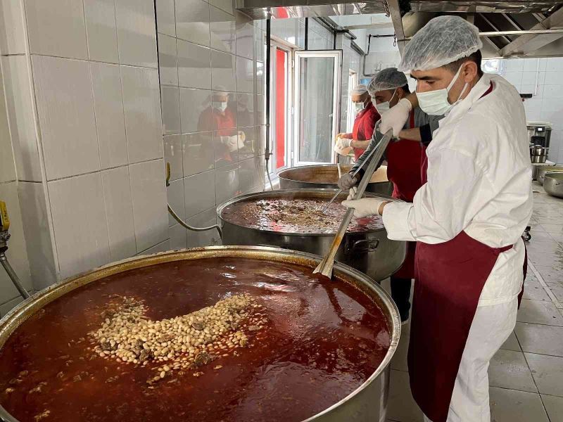 Kızılay Ağrı Şubesi’nden her gün 4 bin 500 kişiye sıcak yemek
